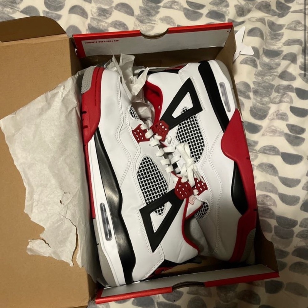 Jordan 4 fire red